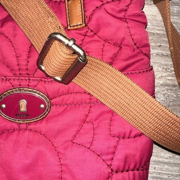 Fossil key-per red quilted crossbody tote bag EUC - Picture 3 of 16